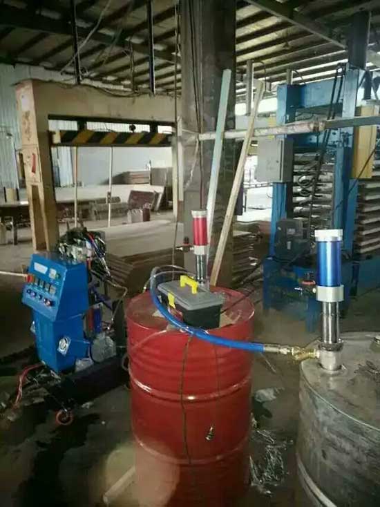 聚氨酯門板發泡設備(圖1) JNJX-Q2600D-聚氨酯門板發泡設備