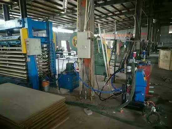 防盜門門板填充材料 防盜門聚氨酯填充噴涂機(圖1) 防盜門門板填充材料 防盜門聚氨酯填充噴涂機